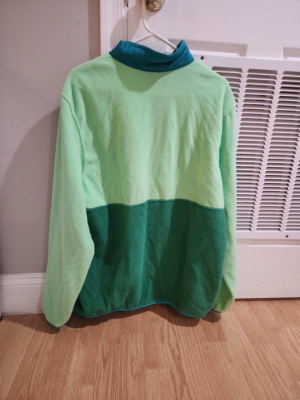 Patagonia Mens Gather Green Microdini Fleece Pullover with Teal Pocket - Picture 4 of 6